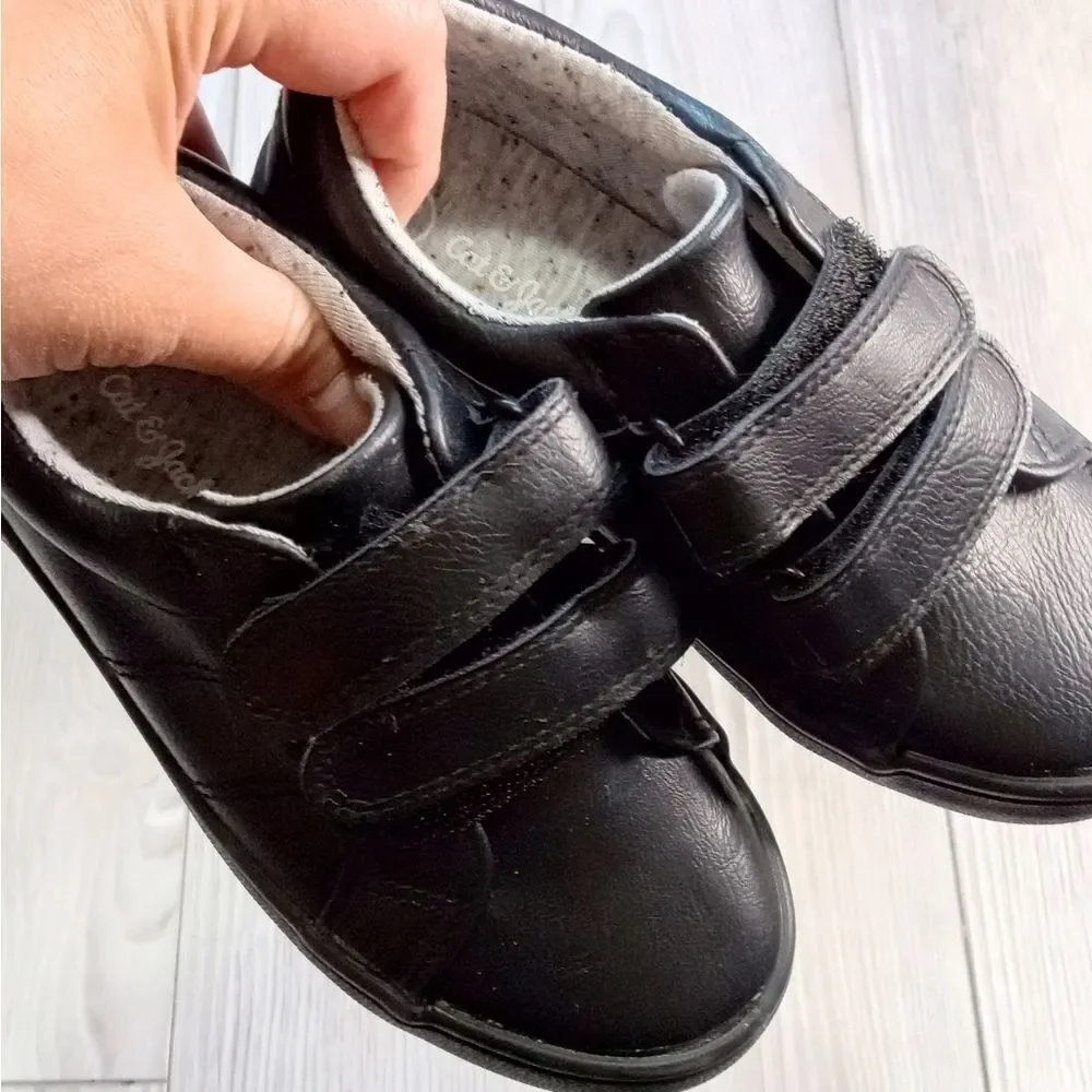 (19-3944) Cat & Jack Shoes  Sz 10